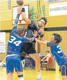  ?? FOTO: PAUL GANTNER ?? Auf Juri Sperle war wieder einmal Verlass: Für die Leutkirche­r Handballer erzielte er acht Treffer gegen Ehingen.