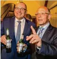  ?? Foto: Lienert ?? Der neue Memminger Oberbürger­meis ter Manfred Schilder (links) und Gegen kandidat Friedrich Zeller.