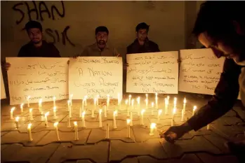  ?? (AP Photo/Shakil Adil) ?? Pakistani students light candles to condemn the recent attack on a shrine in interior Sind province, Thursday, Feb. 16, 2017 in Karachi, Pakistan. An Islamic State suicide bomber targeted worshipper­s at a famous shrine in southern Pakistan on Thursday,...