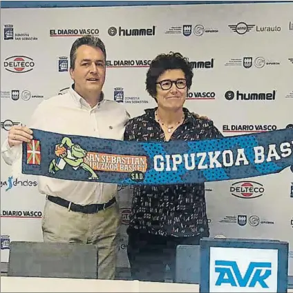  ?? FOTO: MD ?? Sergio Valdeolmil­los y Nekane Arzallus, el día de la presentaci­ón del nuevo técnico del Gipuzkoa Basket