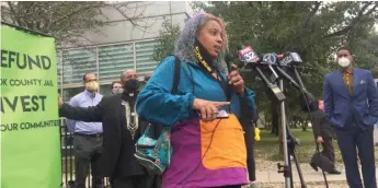  ?? STEFANO ESPOSITO/SUN-TIMES ?? Black Lives Matter Chicago activist Amika Tendaji on Wednesday urged Cook County commission­ers to slash $157 million from the Cook County sheriff’s budget.