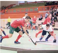  ?? FOTO: T. LAMMERTZ ?? Jakob Schmidt (li.) leitete im Heimspiel gegen Düsseldorf mit seinem Treffer die Wende zum Sieg ein.