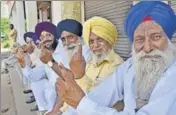  ?? GURPREET SINGH/HT ?? Residents of Pandori village in Dakha constituen­cy after casting their votes on Monday.