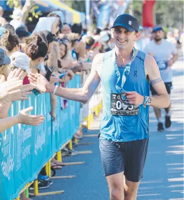  ?? Pictures: ANNA ROGERS ?? TOP RUN: Great Barrier Reef Marathon winner Trent Harlow accepts the plaudits.