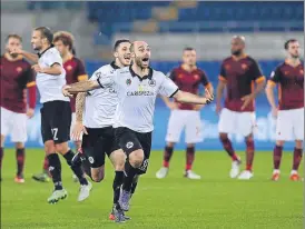  ?? FOTO: AP ?? La alegría de los jugadores del Spezia
tras eliminar a la Roma