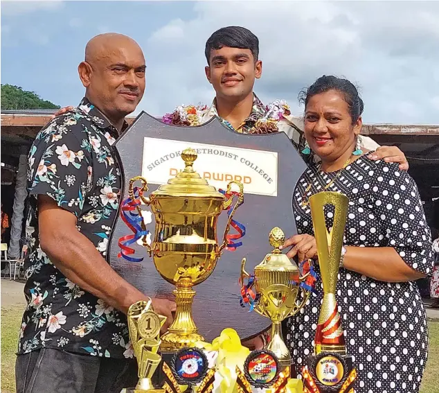  ?? Waisea Nasokia ?? Sigatoka Methodist College Dux Radhesh Ayush Chand is flanked by his father Rajnesh Chand and mother Ashwini. Photo: