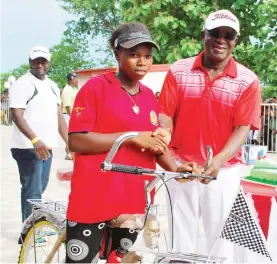  ??  ?? Winner of the girls category 1 (age 16-18), Promise Inalegwu (left) receives a bicycle from ex-Senate President David Mark during the Pro-Am Golf tournament in Otukpo-Golf and Country Club, Benue State recently.