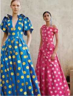  ??  ?? INSPIRADA EN LOS JAZMINES. La nueva colección resort 2018 de la marca le rinde4 homenaje a la flor preferida de la diseñadora venezolana.