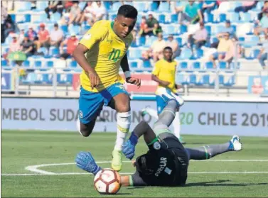  ??  ?? JUGÓ CON DOLORES. Una lesión de espalda lastró a Rodrygo en el Sudamerica­no Sub-20.