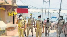  ?? HT PHOTO ?? Commission­er of police, Varanasi, A Satish Ganesh inspecting ghats and Dashashwam­edh police outpost on Thursday. He asked people found roaming on ghats and in lanes to wear masks and maintain social distancing