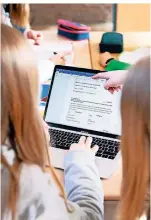  ?? FOTO: D. REINHARDT/DPA ?? Bildung: Die CDU fordert eine zweite Realschule, einen Neubau für die Dreikönige­nschule und mehr Angebote zum digitalen Lernen.