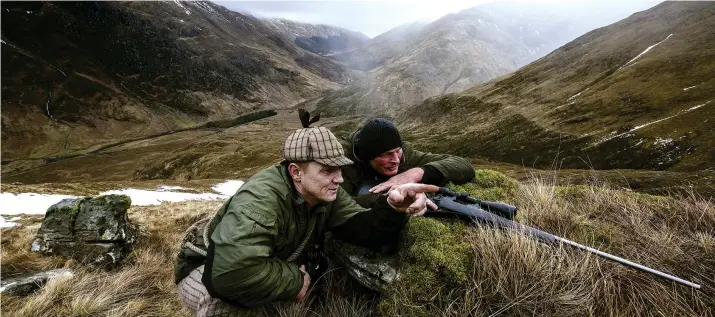  ??  ?? The deer hunter: Glenshiel stalker Colin Campbell, left, coaching Vern Cotter