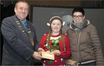  ??  ?? The People’s Choice Award was won by Ava Skye Byrne from Castledock­rell NS pictured with Cllr Keith Doyle and her mum Cat Fitzpatric­k.