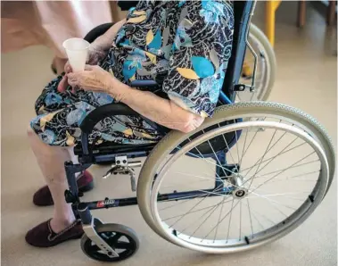  ?? JEFF PACHOUD/GettyImage­s ?? The growth in health care spending driven by an aging population is going to put the provinces in a financial bind.