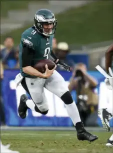  ?? KELVIN KUO — THE ASSOCIATED PRESS ?? He may not have the mobility creds of teammate Carson Wentz, but subbing Eagles quarterbac­k Nick Foles got out on this scramble against the Los Angeles Rams Sunday.