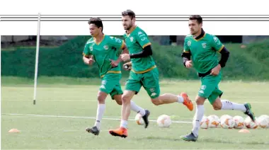  ?? FOTOS: CORTESÍA ?? El conjunto de la UAEM oficializó a los hombres con anterior para la competenci­a del 2019. los que apoyarán la base del torneo