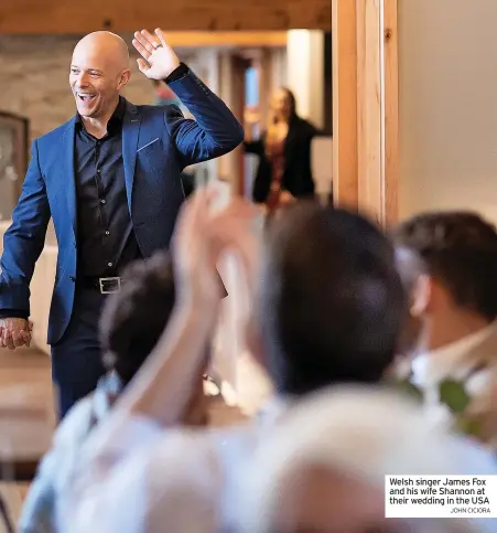  ?? JOHN CICIORA ?? Welsh singer James Fox and his wife Shannon at their wedding in the USA