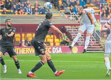  ?? ?? Motherwell’s Kevin Van Veen goes close with a header