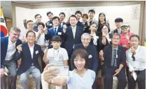  ?? Courtesy of Presidenti­al Office ?? President Yoon Suk-yeol poses with 20 “representa­tives of people’s hope” at the presidenti­al office in Yongsan, Seoul, Wednesday. The 20 people from various sectors, including “Squid Game” star Oh Yeong-su, had lunch with the President and received wrist watches specially made to celebrate Yoon’s inaugurati­on. They attended May 10 presidenti­al inaugurati­on ceremony at the National Assembly.