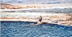  ?? ?? Tras UNA expedición por la Cordillera de los Andes en Bolivia, no hay nada más mágico que llegar a las piscinas naturales