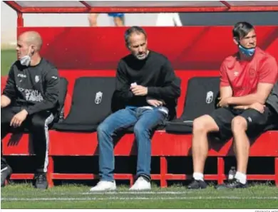  ?? GRANADA HOY ?? Cuerpo técnico del conjunto ejidense en la Ciudad Deportiva del Granada CF.