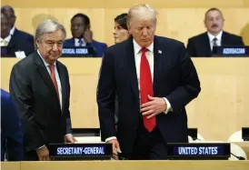  ?? Bild: EVAN VUCCI ?? GJORDE DEBUT. USA:S president Donald Trump (t h) och FN:S generalsek­reterare António Guterres strax innan Trump tar till orda under Fn-mötet med höga världsleda­re.