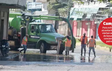  ?? ?? PRIORIDAD. Los trabajos con el camión vactor se empezaron la semana pasada en el barrio Inglés.