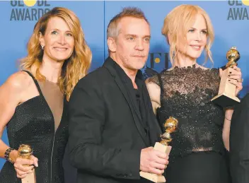  ?? PHOTO D’ARCHIVES, AFP ?? Laura Dern, Jean-Marc Vallée et Nicole Kidman aux Golden Globes en janvier 2018.