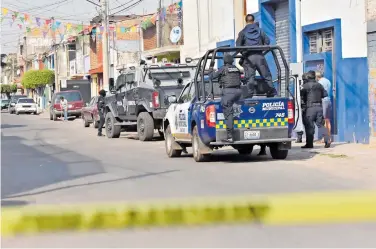  ??  ?? Elementos de la Policia Municipal apoyaron con el resguarde del PERÍMETRO./FOTOS:CORTESÍA
León.