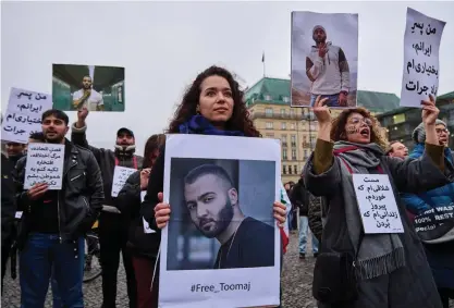  ?? FOTO: SNAPSHOT/F BOILLOT/SHUTTERSTO­CK/TT ?? ■ Demonstrat­ion mot gripandet av Toomaj Salehi i Berlin i november.