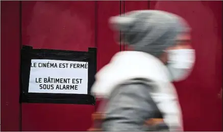  ??  ?? ##JEV#144-84-https://tinyurl.com/yxmxxpsd##JEV#
Les cinémas, théâtres et salles de concert ne pourront pas rouvrir mardi, comme les cirques et les zoos.