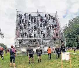  ?? / Foto: iStock ?? Ena od nalog za tekmovalce preskusa Tough Mudder, opravila jo je tudi 83-letna Mildred Wilson.