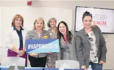  ?? ROXANA DE LA RIVA / LA PRENSA ?? Las notables participan­tes del conversato­rio ‘El rol de la mujer hispana en la Florida Central’ organizado por HAPBWA.