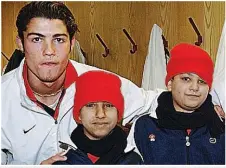 ??  ?? FOOTBALL FANS With Man United idol Cristiano Ronaldo in 2004
