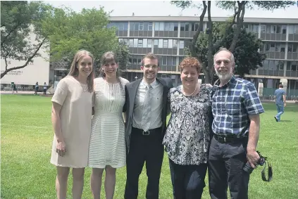  ?? Picture: Yeshiel Panchia ?? PROUD FAMILY. Dulcie Bezuidenho­ut, left, fraternal twins Lize and Albertus Malan and their parents Peet and Hanneke at the University of Pretoria.