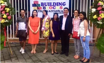  ??  ?? BBIA Philippine­s President Lea Dizon-Angeles and BBIA Administra­tor RJ Payawal join guests and staff of BBIA San Fernando branch.