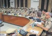  ?? HT PHOTO ?? Punjab DGP Suresh Arora (R) during a meeting with police personnel in Ludhiana on Monday.