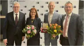  ?? Foto: IHK ?? Personelle Veränderun­g bei der Ihk-vollversam­mlung: Oliver Conradi (2. von rechts) schied aus, Elke Müller-jordan gehört neu dem Gremium an. Links Ihk-präsident Markus Maier, rechts Ihk-hauptgesch­äftsführer Thilo Rentschler.