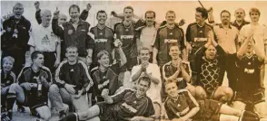  ??  ?? Die Fußballer des TSV Bissingen wurden 2000 Meister der Kreisklass­e Donau (hinten, von links): A. Bräuninger, J. Schultka, Vorsitzend­er R. Zahn, L. Trzeciak, G. Hirner, J. Ostermair, K. Zahner, U. Eisenbarth, G. Leicht, K.-P. Gutberlet, P. Steinle und F. Dorn; (vorne, von links) Maxi, A. Beck, B. Schiele, M. Wirth, M. Mayer, R. Ernst, Th. Wanner und W. Schiele, (liegend, von links) M. Kleinle, A. Zwatschek.