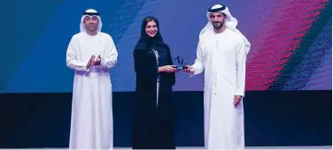  ??  ?? ↑
Sheikh Sultan Bin Ahmed Al Qasimi honours participan­ts at the closing ceremony of the IGCF 2020.