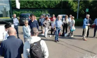  ?? FOTO RR ?? 31 leden van Neos Zoutleeuw stonden op 25 mei klaar om de bus naar Zaventem te nemen. Maar in Athene zouden ze nooit geraken.