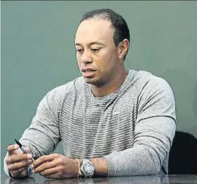  ?? FOTO: AP ?? En una foto de archivo, Tiger Woods el 20 de marzo, cuando firmó su último libro