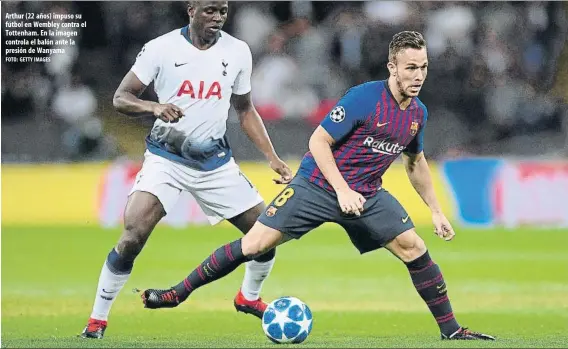  ?? FOTO: GETTY IMAGES ?? Arthur (22 años) impuso su fútbol en Wembley contra el Tottenham. En la imagen controla el balón ante la presión de Wanyama