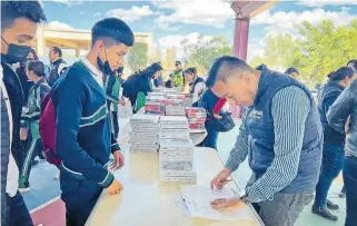  ?? CORTESÍA: MUNICIPIO PEDRO ESCOBEDO ?? Entregaron tabletas en varias escuelas