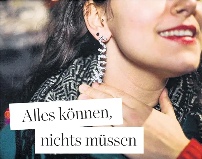  ??  ?? Bei sexpositiv­en Partys geht es zwar um Sex – wer das allerdings als einziges Ziel angibt, kommt gar nicht erst in den Club.