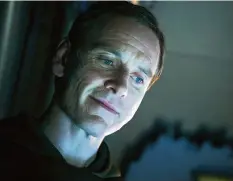  ??  ?? Der Android Walter (Michael Fassbender) wird zur Schlüsself­igur.