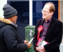  ?? Picture: Andrew Batt ?? ON THE STUMP: Tim Starkey, Labour candidate for the role of PCC, in Wokingham this week