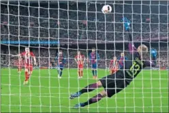  ??  ?? FALLADO. Gameiro falló el penalti ante Cillesen.