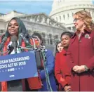  ?? JACK GRUBER/USA TODAY ?? Audrey Wright of Chicago rallies with Gabrielle Giffords last week on Capitol Hill.