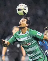  ?? FOTO: EFE ?? Pizarro, con el Werder Bremen, que no le renovó a los 38